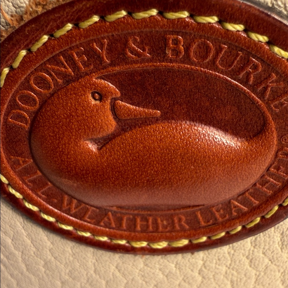 Dooney & Bourke EUC Tan/Brn pebble Leather Shoulder Bag Lrg inside zipper pocket - Picture 5 of 13